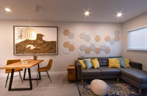 Horton Shores House | NEW! Chic & Cozy Lantana near the Beach & Flagler