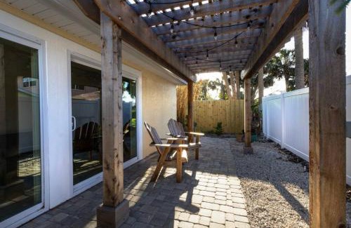 Horton Shores House | NEW! Chic & Cozy Lantana near the Beach & Flagler