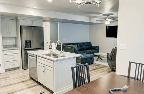 North Logan House | New & Clean 3BR/2.5BA Townhome