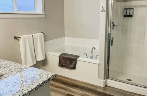 North Logan House | New & Clean 3BR/2.5BA Townhome