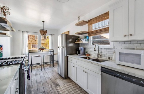 The Strand House | New | Clean | Steps To The Beach | Ocean Breeze!
