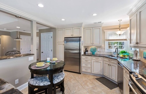 Shipyard Plantation Condo | New! Closest to Beach Gorgeous Luxury Golf Condo Bikes & Beach Gear included