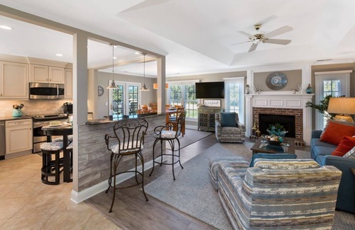 Shipyard Plantation Condo | New! Closest to Beach Gorgeous Luxury Golf Condo Bikes & Beach Gear included