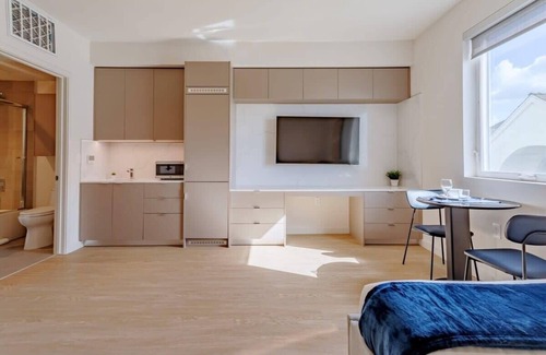 West Los Angeles Apartment | NEW Coliving Suite, w Full Bedroom UCLA area