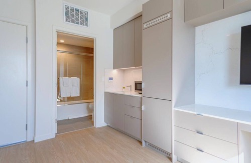 West Los Angeles Apartment | NEW Coliving Suite, w Full Bedroom UCLA area