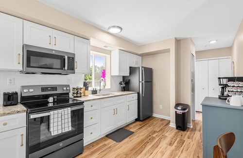 Roseville Apartment | New! Comfy & Cozy Private Studio Flat