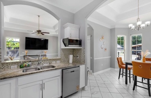 West Dallas House | NEW! Comfy Family Sized Home, located about 5 minutes from DOWNTOWN DALLAS!