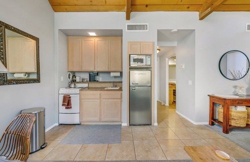 Indian Wells Condo | New, Comfy Studio with Mountain and Pool Views, Indian Wells Retreat!