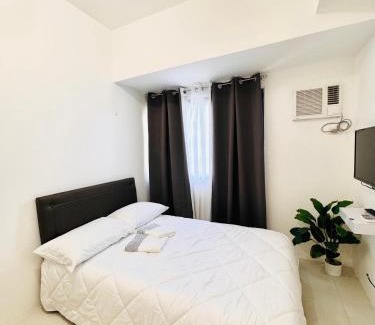 Ermita Hotel | New Condo at Grand Riviera Suites across US Embassy