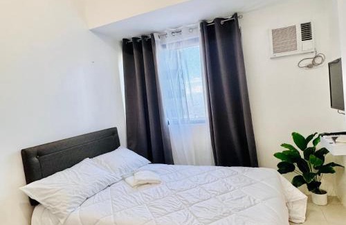 Ermita Hotel | New Condo at Grand Riviera Suites across US Embassy