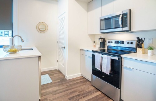 Uptown District Hotel | New Condo Downtown Sleeps 4