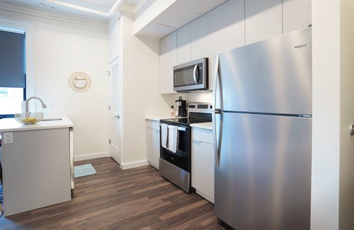 Uptown District Hotel | New Condo Downtown Sleeps 4