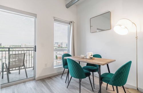 Sobro Apartment | *New Condo in Nashville Downtown Broadway with Pool, Rooftop and Private Balcony