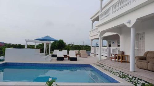 Wheeland Settlement Villa | New condo with sea view 4