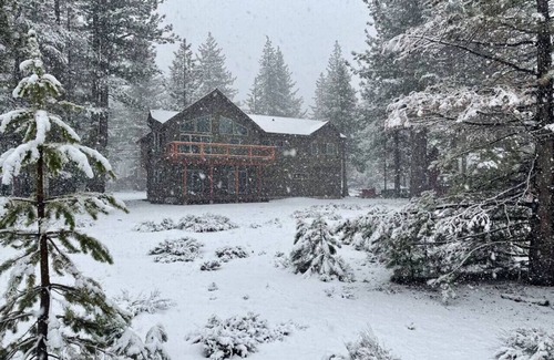 Christmas Valley Cabin | *New Construction*King Bed*3 Car Garage*Bathtub*