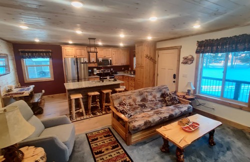 Island Park Cabin | New construction 15 miles to Yellowstone. WIFI + AC, Outdoor grill, Sleeps 10