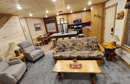 Island Park Cabin | New construction 15 miles to Yellowstone. WIFI + AC, Outdoor grill, Sleeps 10