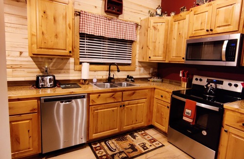 Island Park Cabin | New construction 17 miles to YNP, garage, WIFI, AC, outdoor barbecue grill