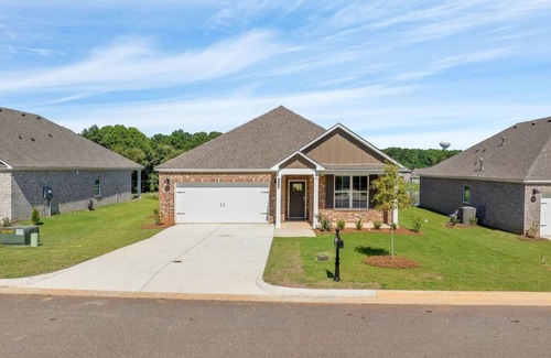 Auburn - Opelika Apartment | New Construction 4 bedroom Home on Lake/Pool in AU