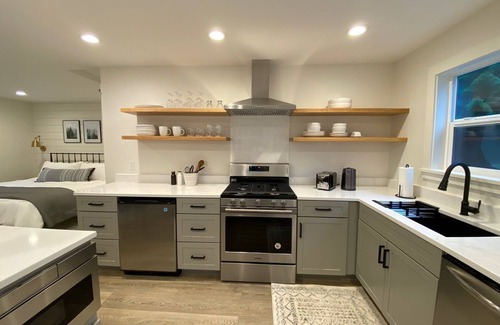 Fall City Cottage | New Construction Cottage! Walk to Lake and Hiking Trails