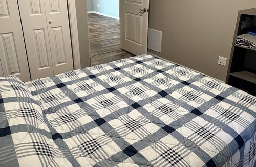 Evergreen House | New construction! Duplex, 30 min to Glacier National Park.