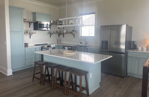 Hackberry House | New Construction Hackberry Getaway-4BR, Sleeps 9, On the Water