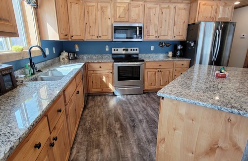 Island Park Cabin | New construction, hot tub, 12 miles to Yellowstone, WiFi, AC, firepit,
