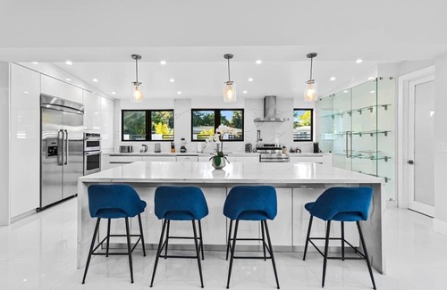 Golden Glades House | New Construction Villa/Top Location/Jacuzzi/Bkb CT