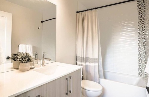 Mann House | New contemporary home, roof top deck, king bed