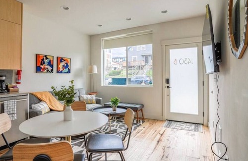 Mann House | New contemporary home, roof top deck, king bed