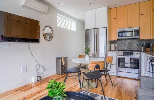Mann House | New contemporary home, roof top deck, king bed