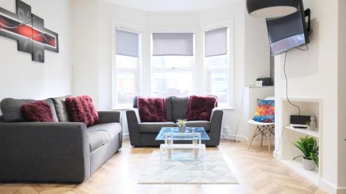 Luton Apartment | New Contractor House & M1 Access & LLA & Dunstable