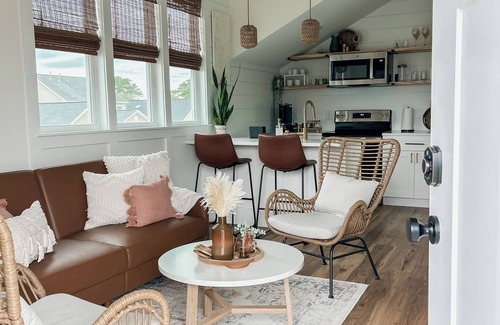 Bluffton Cottage | NEW! Convenient & central location to HHI, Sav & Beaufort.