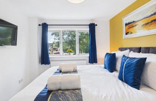 Bishop's Cleeve House | NEW Cornfields Property by Signature Stays