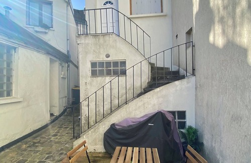 Orsay Apartment | New Cosy studio in the center of Orsay close to transportation