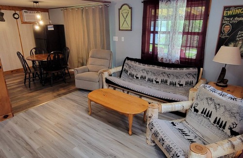 Benton Apartment | New Cottage 5 at the King Creek Lodge and Marina