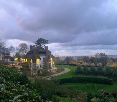 Honfleur House | New Cottage & spa de nage Guesthouse