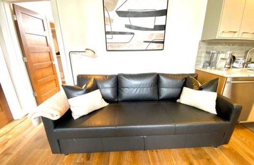 Roslyn Apartment | New Cozy 1 Bedroom ADU unit with your own private entrance and Kitchenette