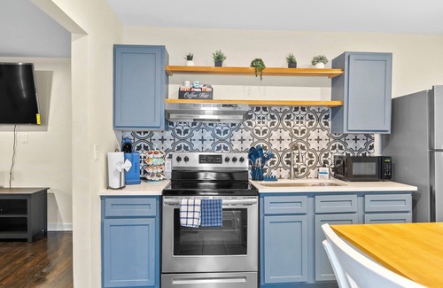 Crestline Heights House | New* Cozy 2-Br, Birmingham, Ala. *WiFi* Roku Tv*Near Hospitals, *Off St Parking*