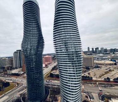 Downtown Mississauga Apartment | New Cozy 2bed 2bath Condo