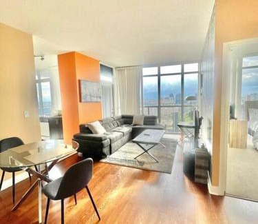 Downtown Mississauga Apartment | New Cozy 2bed 2bath Condo