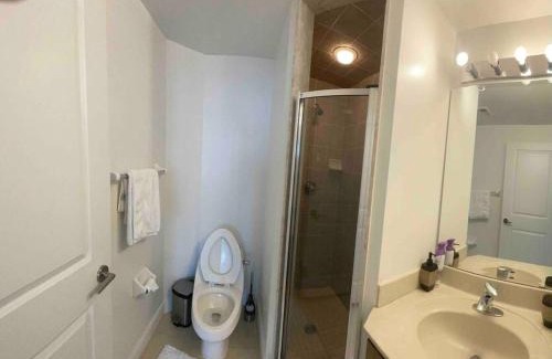 Downtown Mississauga Apartment | New Cozy 2bed 2bath Condo