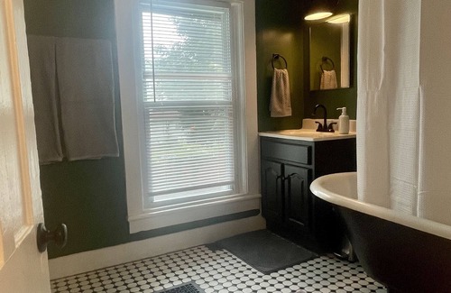 Kingston Apartment | New! Cozy 3 bedroom with office/studio