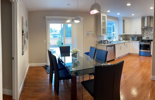Highline House | New cozy 5BR vacation home with AC near Airport & downtown Seattle