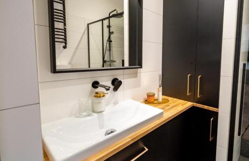 Chorzow Apartment | New & cozy apartment by the Park