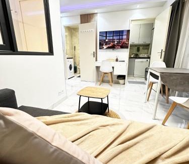 Quartier de la Maison-Blanche Apartment | New Cozy Apartment in Paris center metro 7 & 14