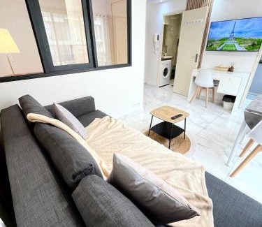 Quartier de la Maison-Blanche Apartment | New Cozy Apartment in Paris center metro 7 & 14
