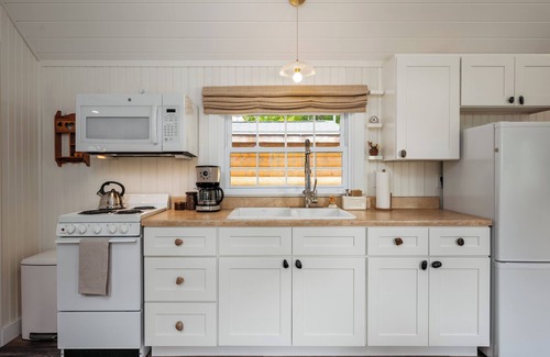 Northport Cottage | NEW cozy cottage a short walk to Northport and Lake Michigan!