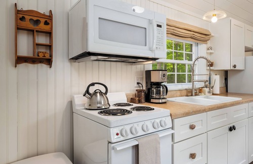 Northport Cottage | NEW cozy cottage a short walk to Northport and Lake Michigan!
