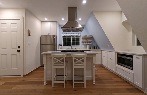 Longview Cottage | New Cozy Cottage - Centrally located in the Pacific Northwest